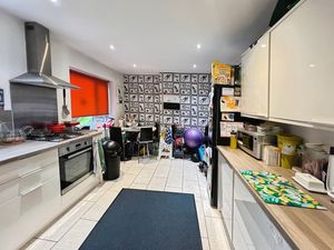 Kitchen Diner- click for photo gallery